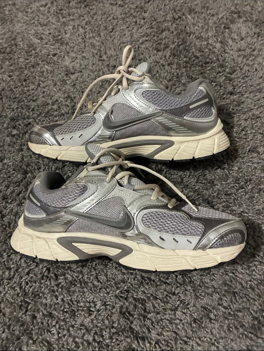 Nike Men's Gray and Cream Running Sneakers
